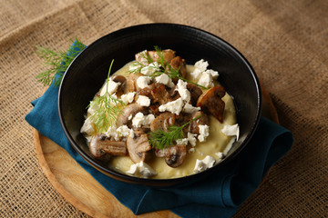 Cornmeal dish with cheese and mushrooms, polenta