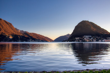 Fototapeta na wymiar Tramonto sul lago di Lugano