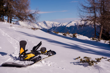 snowboard in snow