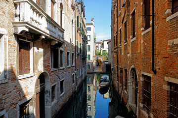 Fototapeta na wymiar Brick houses of Venice