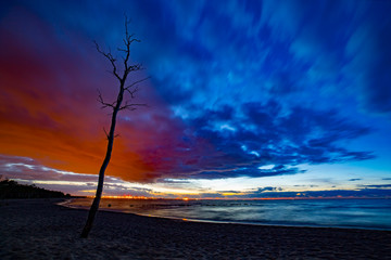 krajobraz nadmorski, nocą na plaży