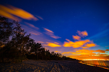 krajobraz nadmorski, nocą na plaży