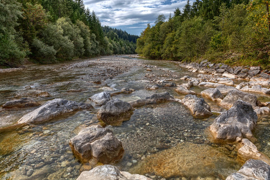 Der Halblech ein naturbelassener Fluss nahe F&uuml;ssen