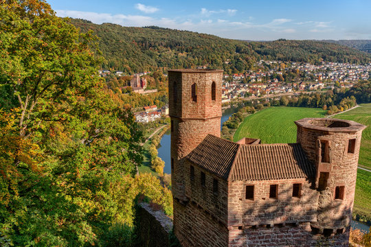 Blick &uuml;ber die Burg Schadeck auf Neckarsteinach am Neckar