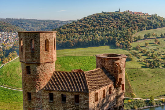 Blick &uuml;ber die Burg Schadeck auf den Dilsberg am Neckar