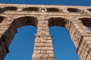 Fototapeta na wymiar roman aqueduct of segovia