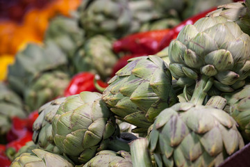 Obraz premium Buckets of Globe Artichokes for sale on a Canadian market in Montreal, Quebec. Artichokes are massively producted in America, and consumed on most of Northern American continent