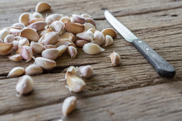 Garlic cloves and knife