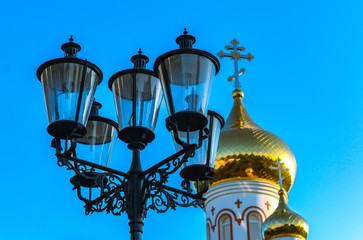 Fototapeta na wymiar Golden dome of the Orthodox church in Central Russia on the blue sky background.