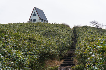 氷ノ山山頂避難小屋