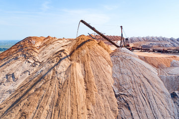 Spreader in the process of work. Transportation of an empty rock to a dump