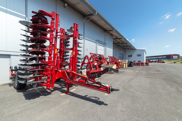 Disc harrows and cultivators. Plant for the assembly of trailed agricultural equipment