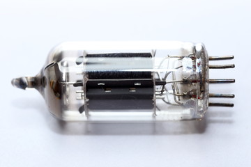 liegende Elektronenröhre