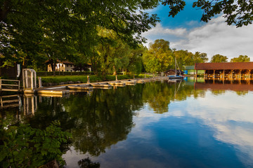 Chiemsee - Bootshaus und Bootssteg
