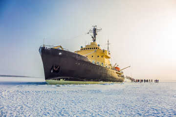 Naklejka premium Great icebreaker