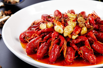 Crayfish braised in oil