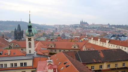 Obraz premium top view of the Prague city from astronomical tower with Prague castle background. Layers of red roof building, Czech republic