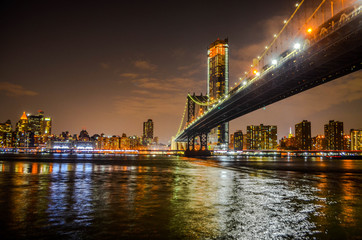Fototapeta na wymiar Manhattan bridge at night 