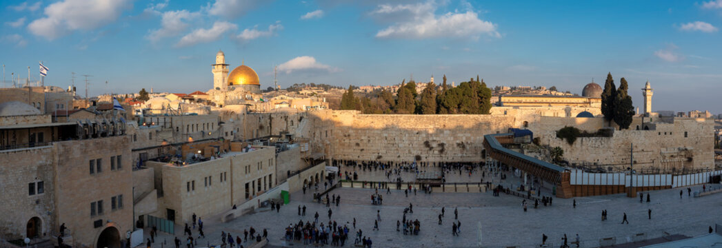 Panoramic view of Temple Mount at sunset in the Jerusalem old city, with the Western Wall and golden Dome of the Rock, Jerusalem, Israel.