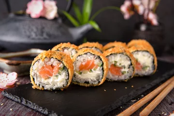 Foto op Plexiglas Hot fried Sushi Roll with salmon, avocado and cheese. Sushi menu. Japanese food. © Екатерина