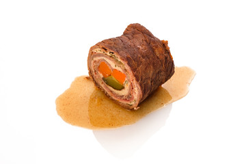 Rinderroulade geschmort aufgeschnitten mit Sauce