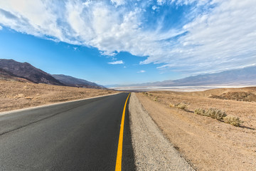 Fototapeta na wymiar Road in the Death Valley in California