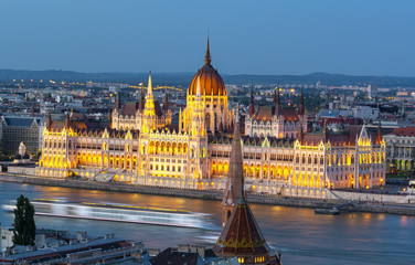Fototapeta na wymiar Hungarian Parliament Building and Danube river at dusk, Budapest, Hungary