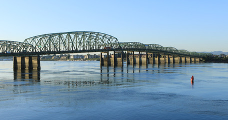 Naklejka premium Bridge from Vancouver, Washington to Portland, Oregon