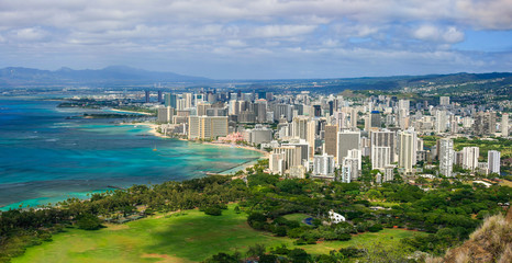 Obraz premium Waikiki and Honolulu area from Diamond Head Lookout, Oahu, Hawaii