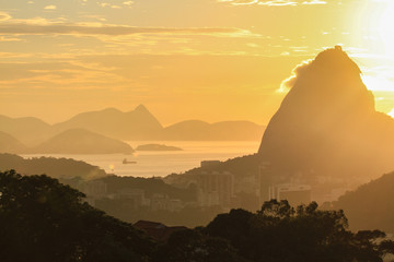 Rio de Janeiro's worldfamous sugarloaf mountain (Pão de Açúcar) during a romantic sunset with dramatic orange and yellow light
