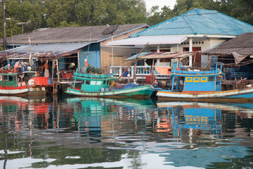 Fototapeta na wymiar Fisher village on the river in Thailand