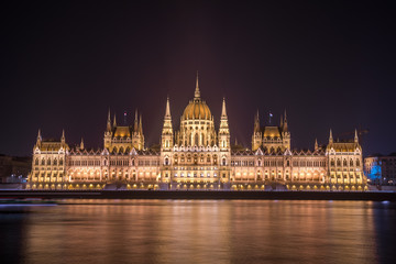Fototapeta na wymiar Hungarian Parliament Building on the bank of the Danube in Budapest at night
