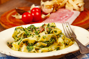 Spaghetti with spinach and bacon.