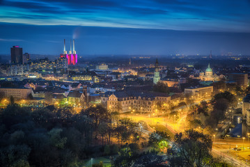 Hannover Skyline zur Blauen Stunde im Herbst