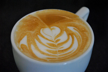 Capuchino de café con leche de barista
