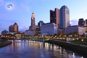 Moon rising over Columbus, Ohio