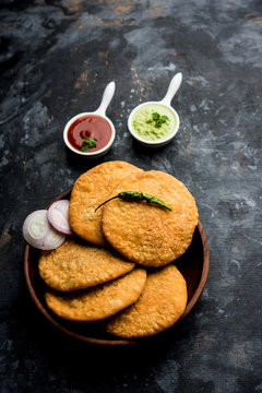 Shegaon or Rajasthani Kachori served with green Chutney and tomato ketchup