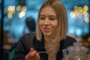 Girl eating lunch