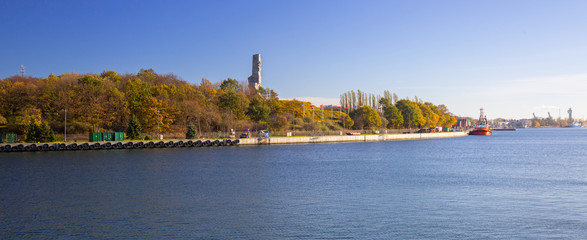 Obraz premium Scenery of Vistula river at Westerplatte monument in Gdank, Poland