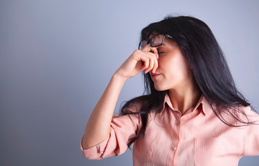 girl thinks fatigue headache