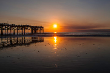 Fototapeta na wymiar sunset on the beach in San Diego