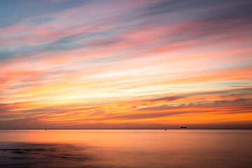 Obraz na płótnie Canvas sunrise over the sea
