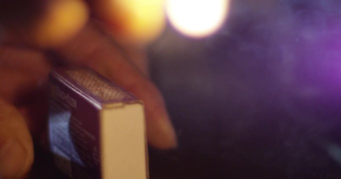 Streichholz anz&uuml;nden slowmotion video