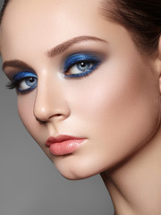 Fototapeta premium Beautiful Woman with Professional Makeup. Celebrate Style Eye Make-up, Perfect Eyebrows, Shine Skin. Bright Fashion Look