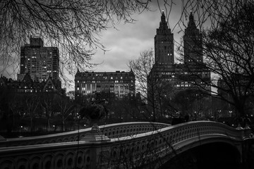 Obraz premium Bow Bridge in Central Park in Black and White - New York City, NY