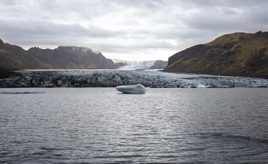 Naklejka premium A view at the border of the Vatnajökull national park