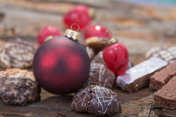 Weihnachtsdekoration mit Gebäck