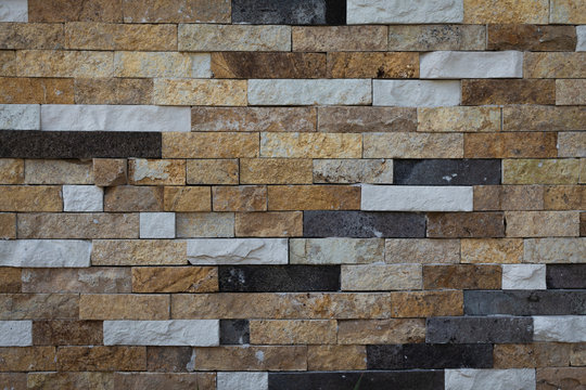 pared de ladrillos de piedra blanco negro cafe