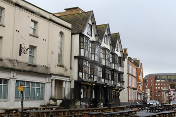 Fototapeta na wymiar The Llandoger Trow building, with typical balconies and wooden structures and columns, in a cloudy winter day in Bristol, United Kingdom, Spain