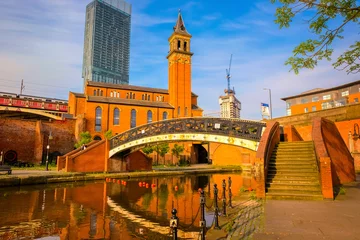 Foto op Plexiglas Stad aan het water Castlefield - beschermd natuurgebied in de binnenstad in Manchester, VK